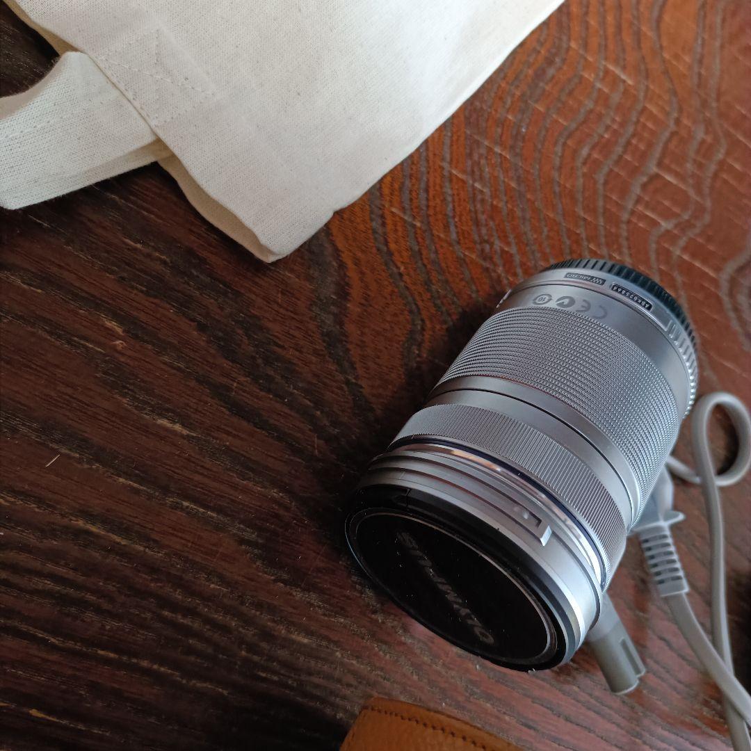 OLYMPUS PEN Lite E-PL7ホワイトミラーレスカメラ望遠、ケース