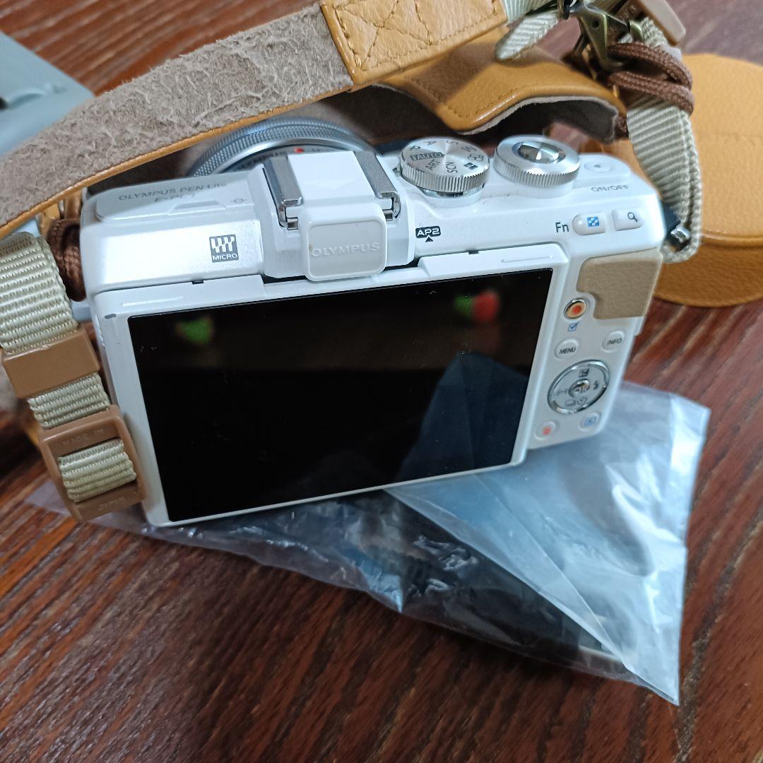 OLYMPUS PEN Lite E-PL7ホワイトミラーレスカメラ望遠、ケース