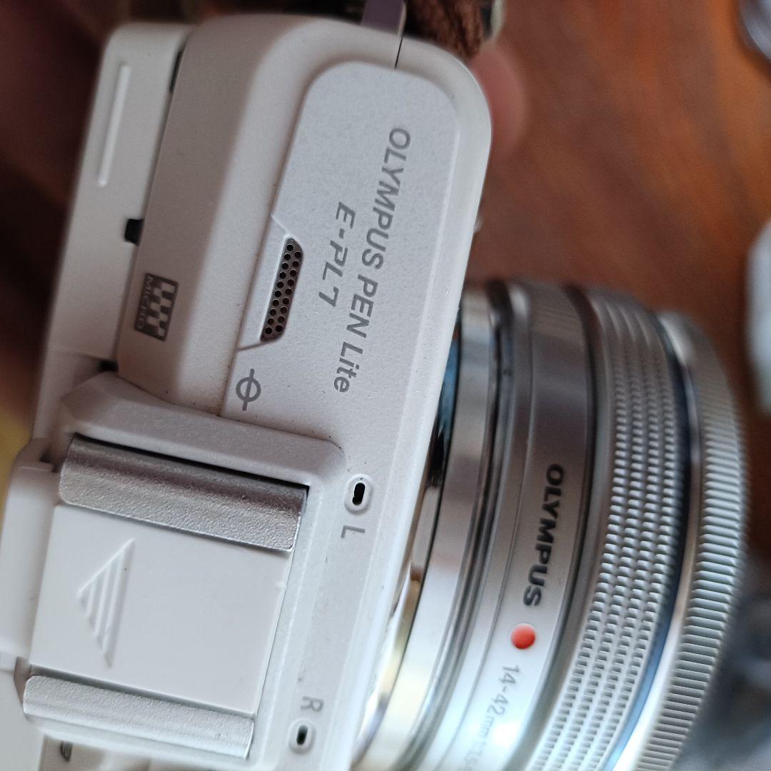 OLYMPUS PEN Lite E-PL7ホワイトミラーレスカメラ望遠、ケース