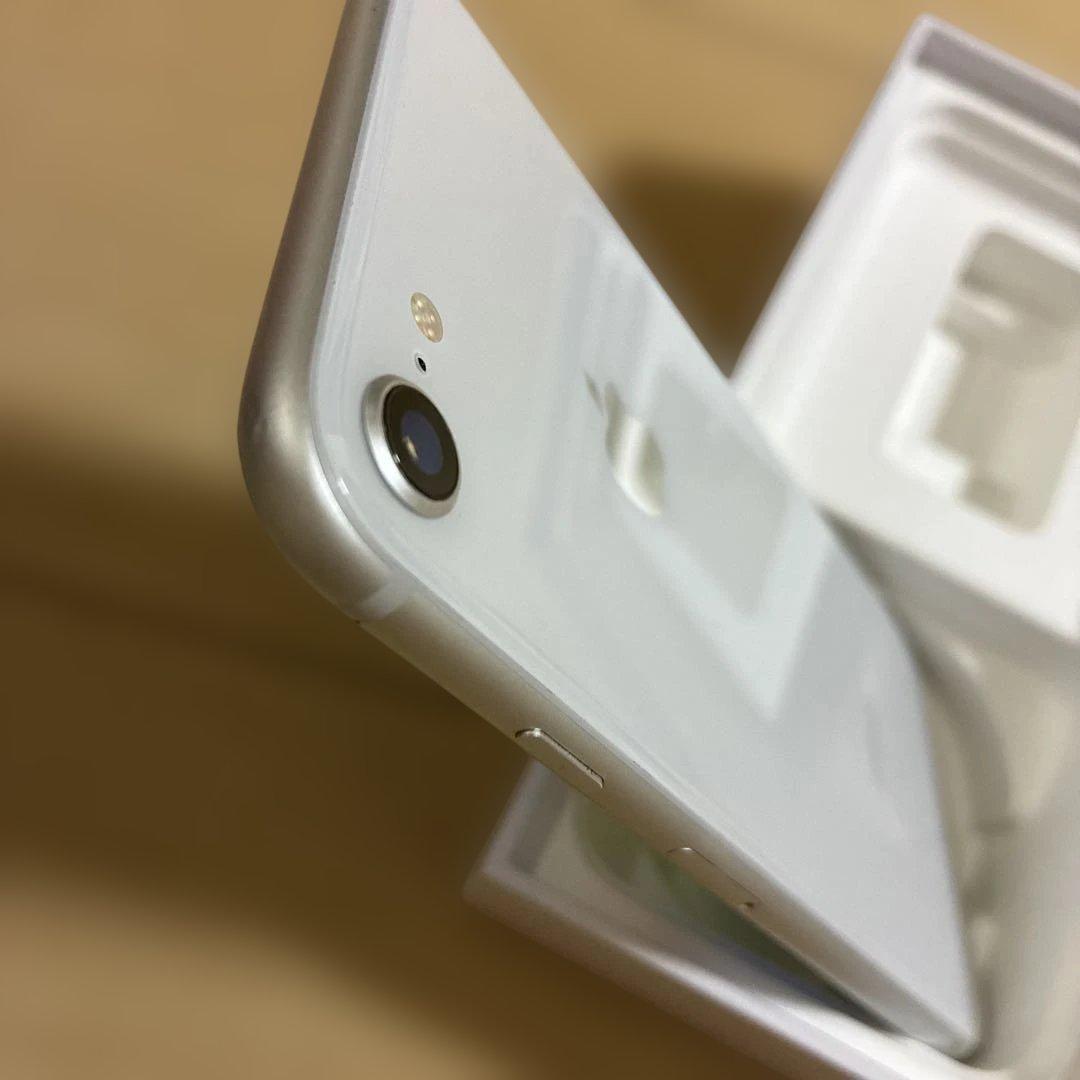 Apple iPhone 8 ホワイト　64GB