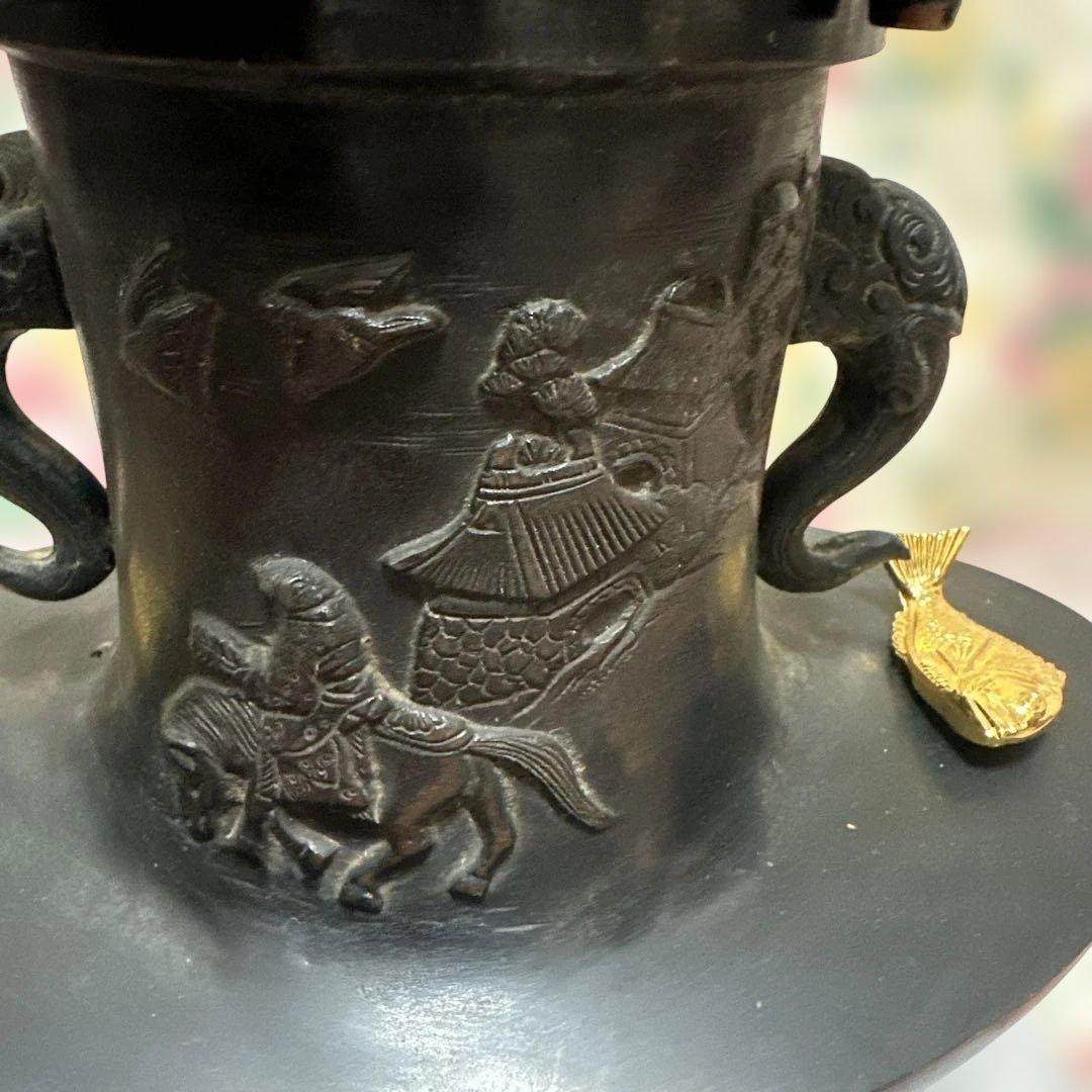 金属製装飾品 花と馬の彫刻