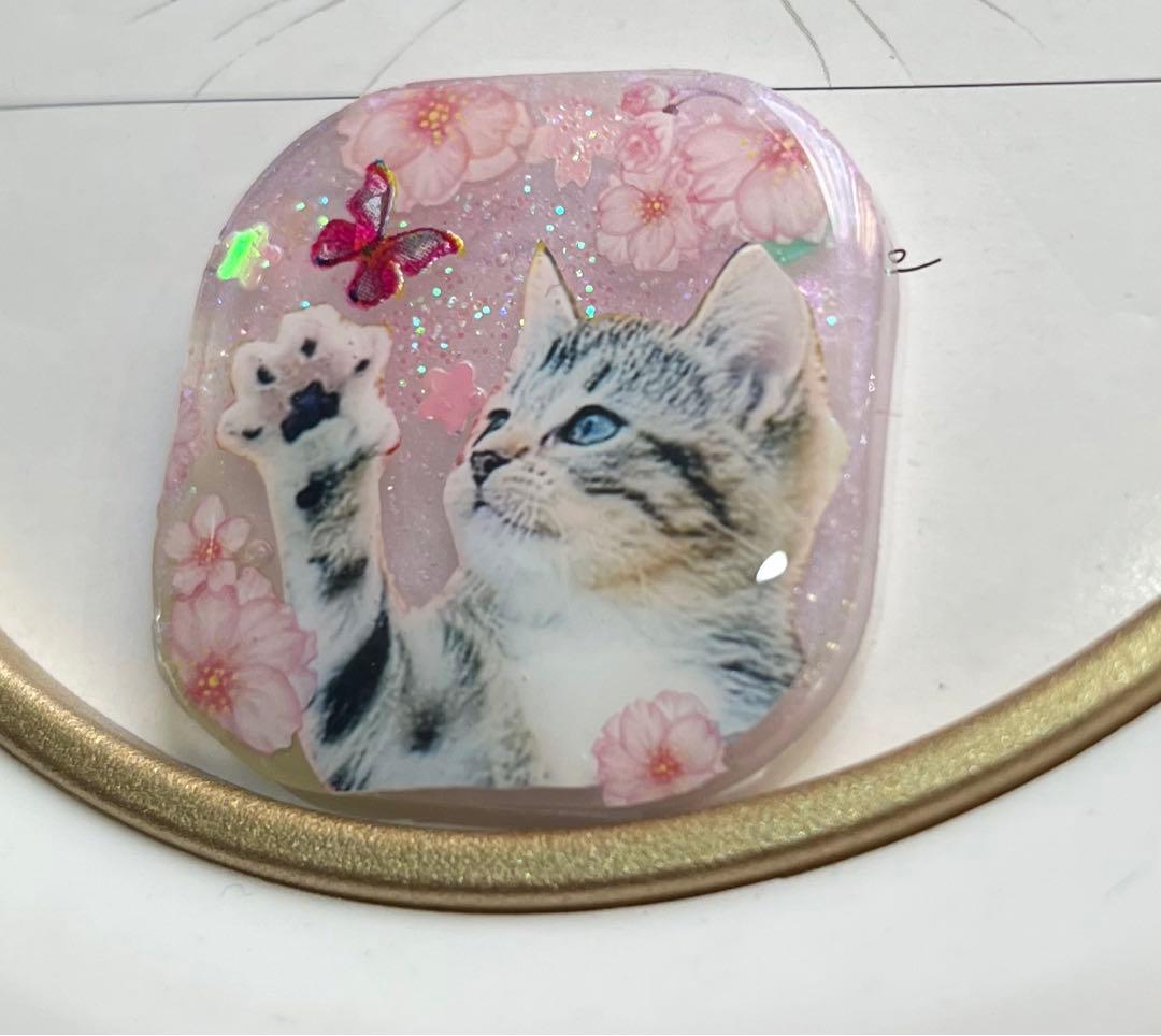 レジンヘアゴム♡桜猫ちゃん、ちょうちょ捕まえたいにゃ