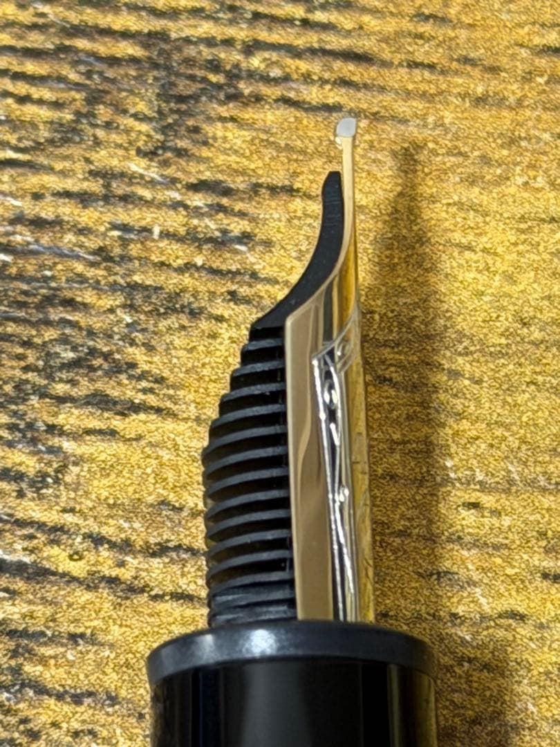 新品未使用　モンブラン　146 ル グラン プラチナコーティング　万年筆　M