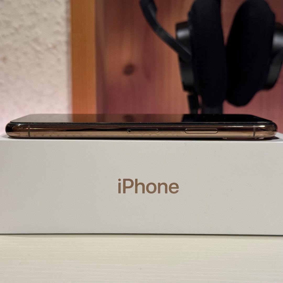 iPhone XS ゴールド 64GB docomo SIMロック解除済み