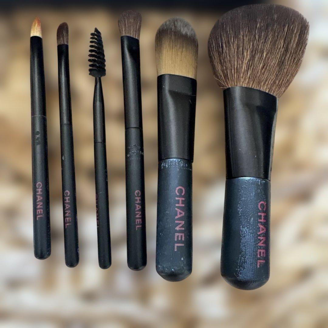 CHANEL メイクブラシセット 6本黒ケース付き