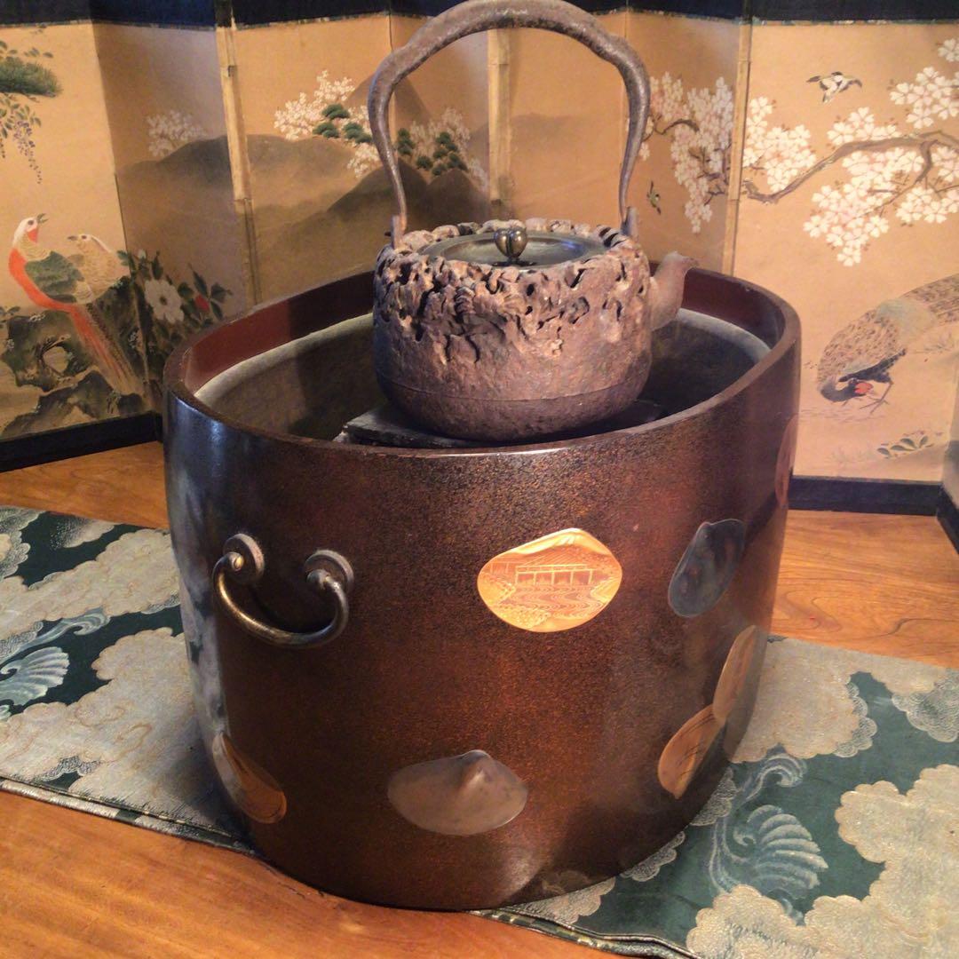 《特別出品》木製漆器　大名道具　総梨地火鉢　金沢蒔絵　貝合わせ紋様