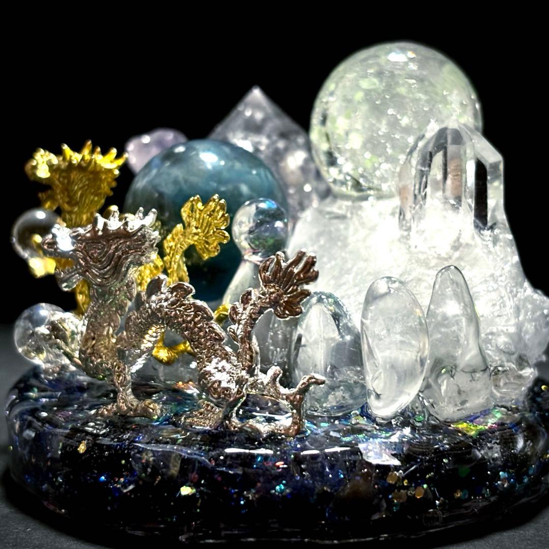 ✨宝水晶を掴む龍✨金龍✨銀龍✨宇宙✨アイオライト✨ラブラドライト✨水晶✨