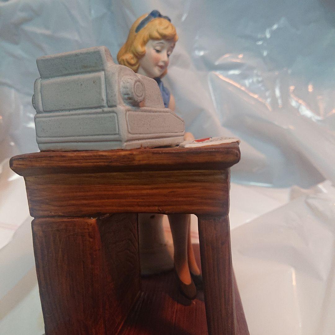 1950～60年古き良き時代のアメリカの可愛い美人秘書のフィギュアだよ♪