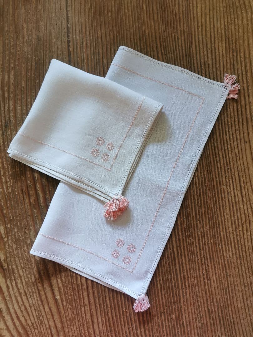 アンティーク フレンチリネン？ 珊瑚色の花/リーフ刺繍 フリンジ付きクロス α