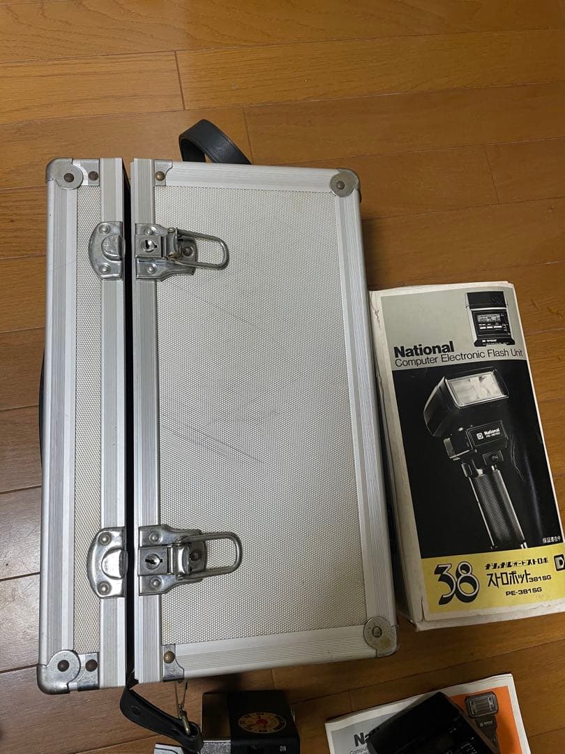 カメラ　2台　レンズ　ストロボ　その他カメラ用品　まとめ売り　Nikon