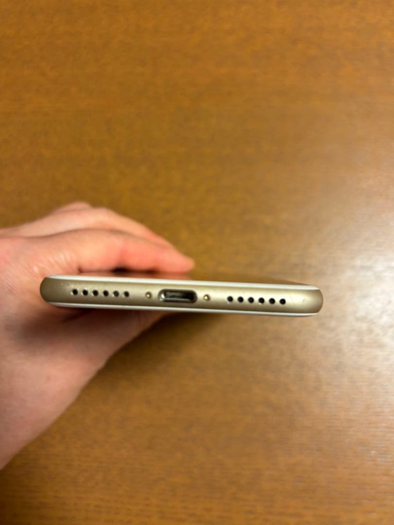 美品 iPhone7 本体 バッテリー交換済み 充電ケーブル付き