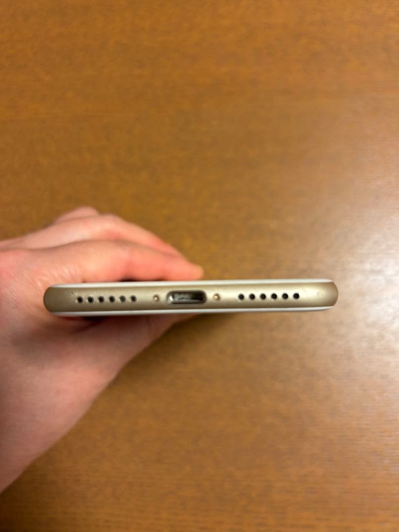 美品 iPhone7 本体 バッテリー交換済み 充電ケーブル付き