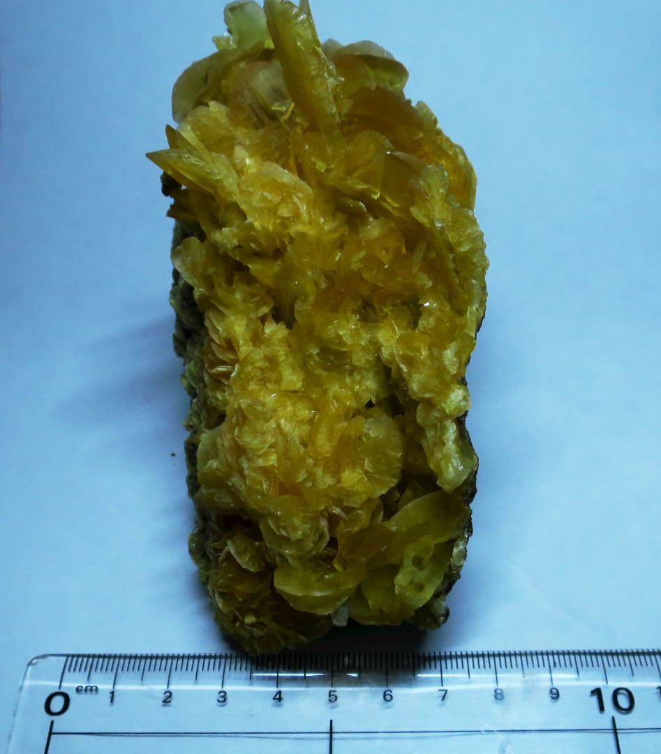 ペルー産ゴールデンセレナイト　蛍光・燐光鉱物　巨大