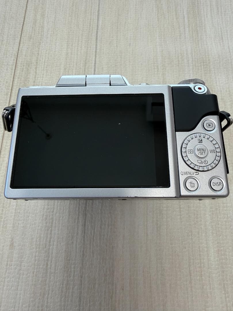 【極美品】LUMIX DMC-GF7W ダブルレンズキット シャッター2331回
