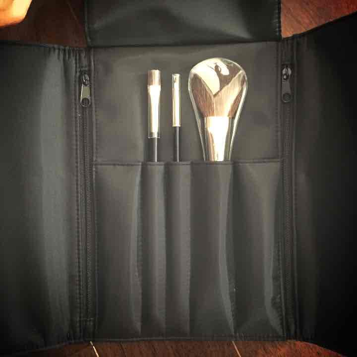 値下げしました！新品未使用CHANEL BRUSH UP ON BEAUTY