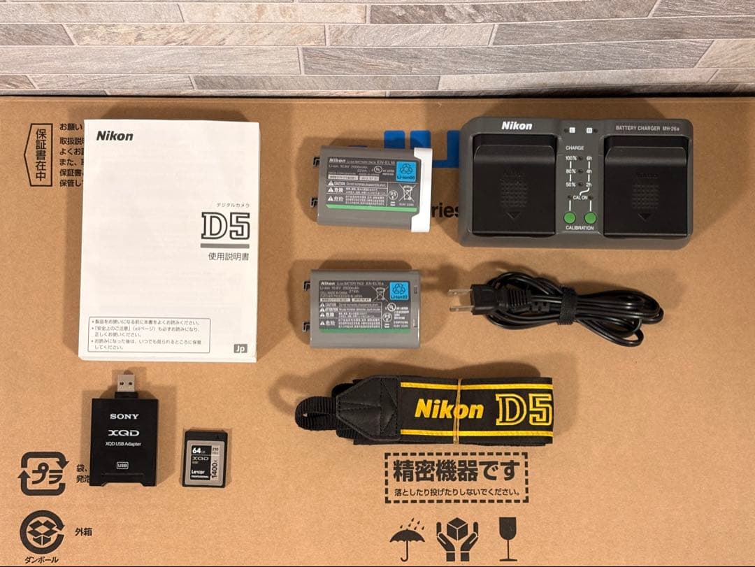 Nikon D5 XQD-Type　カード・元箱付き【美品】