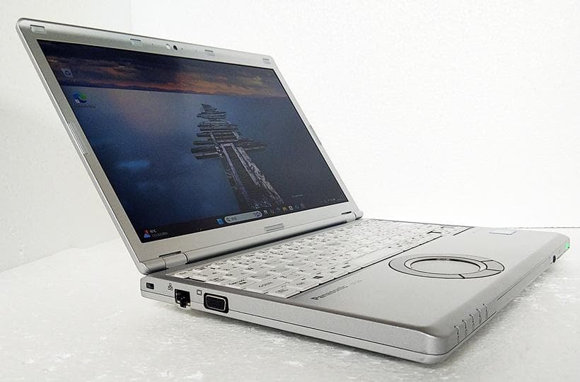 軽量コンパクト Panasonic CF-SZ6（LTE対応）