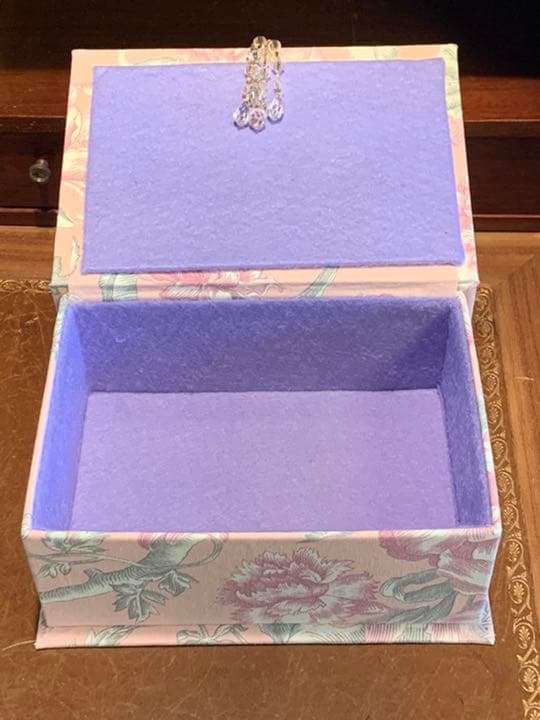 優しいピンクの花柄フランス布で作ったカルトナージュ