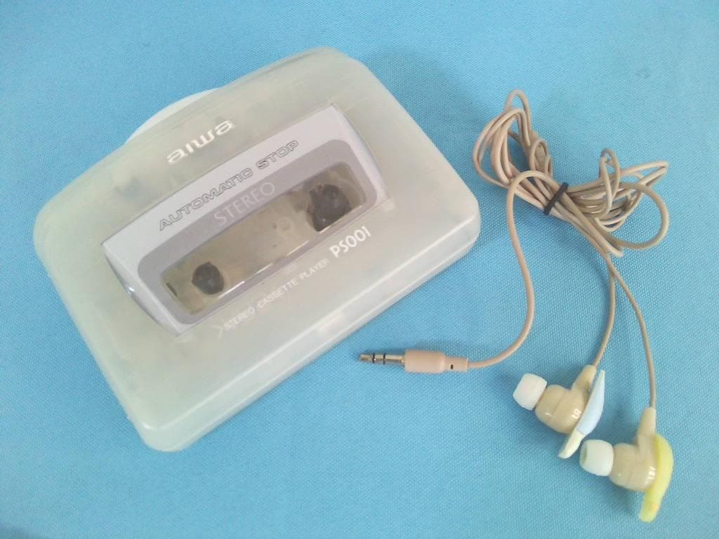 完動品★AIWA 透明 HS-PS001 ステレオカセットプレーヤー