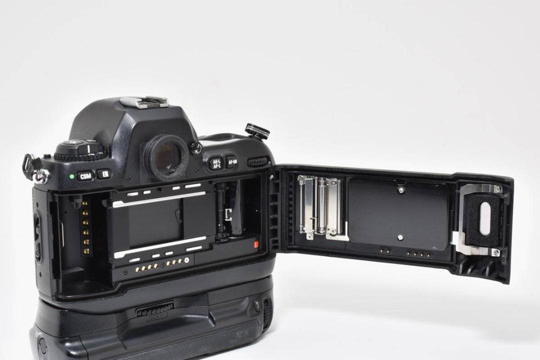 Nikon F100 ボディ + MB-15 パワーバッテリーパック #1187