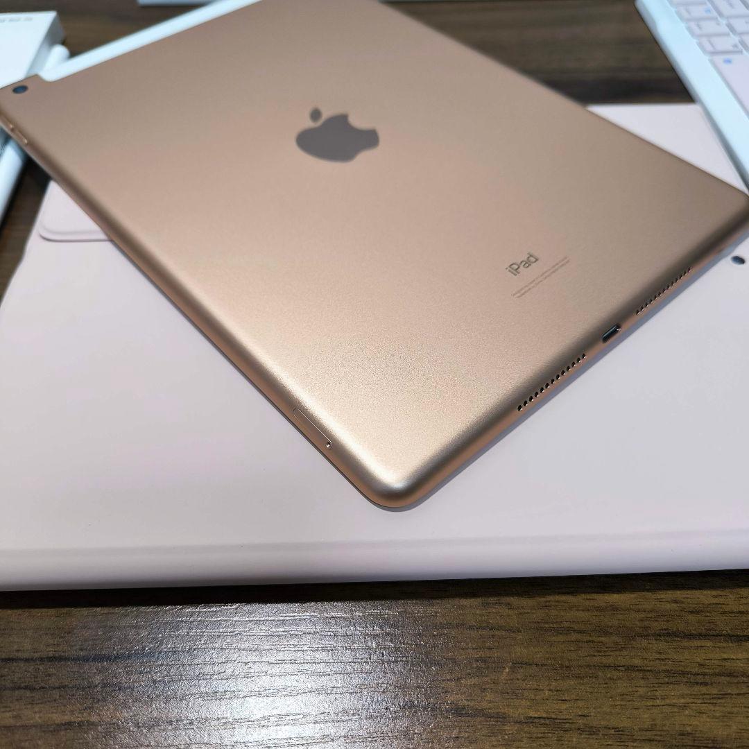 iPad 第8世代 Simフリー 32GB ケースとキーボード、タッチペン