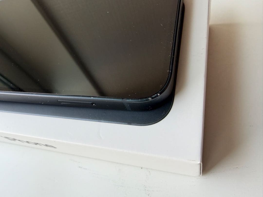 iPhone 13 mini ミッドナイト 128 GB（外箱あり・画面傷あり）