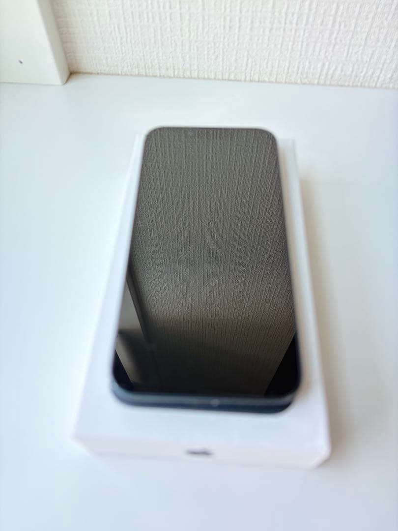 iPhone 13 mini ミッドナイト 128 GB（外箱あり・画面傷あり）