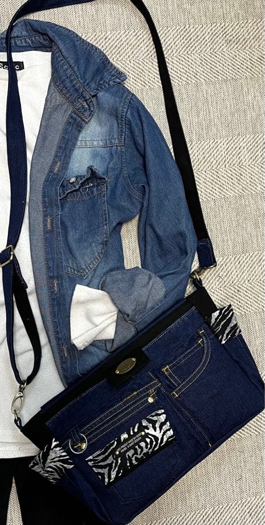 デニムリメイクバッグ（M）No.831☆ショルダーバッグ　斜めがけバッグ