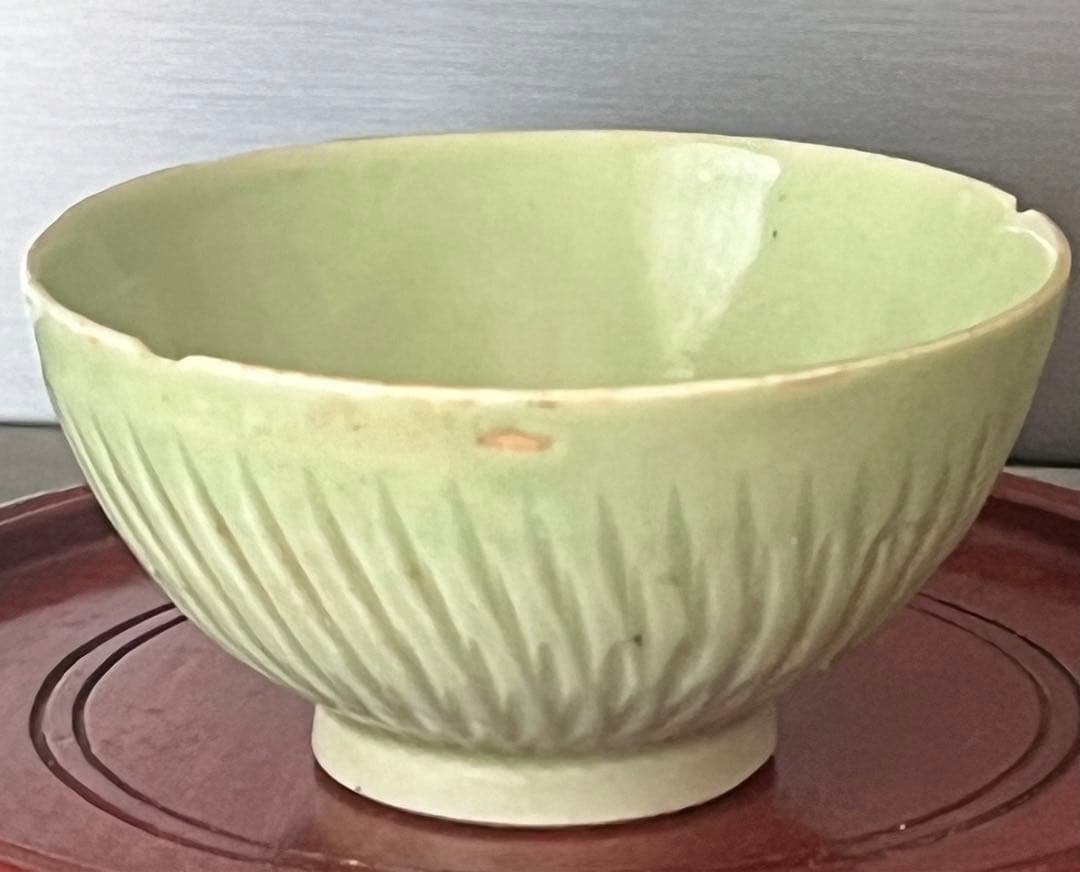 古い青磁 古美術　中国の龍泉窯茶碗　時代不明