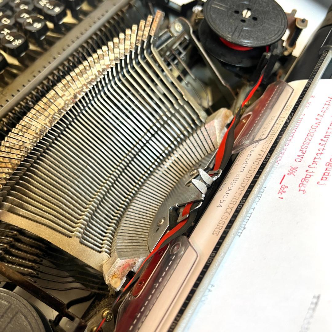 タイプライター　TRIUMPH/Adler GABRIELE 12　動作確認済み