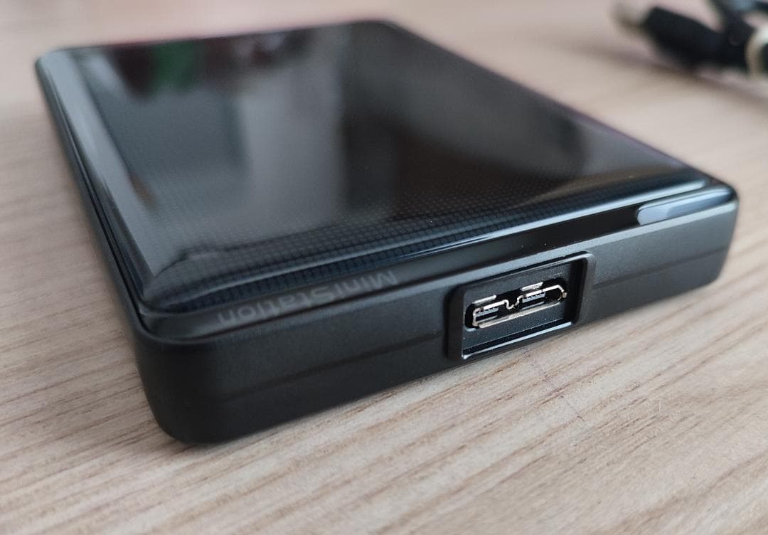 東芝 ポータブルハードディスク BUFFALO 1TB 黒 日本製