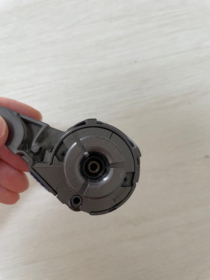 Dyson V8 Slim Fluffy スティッククリーナー