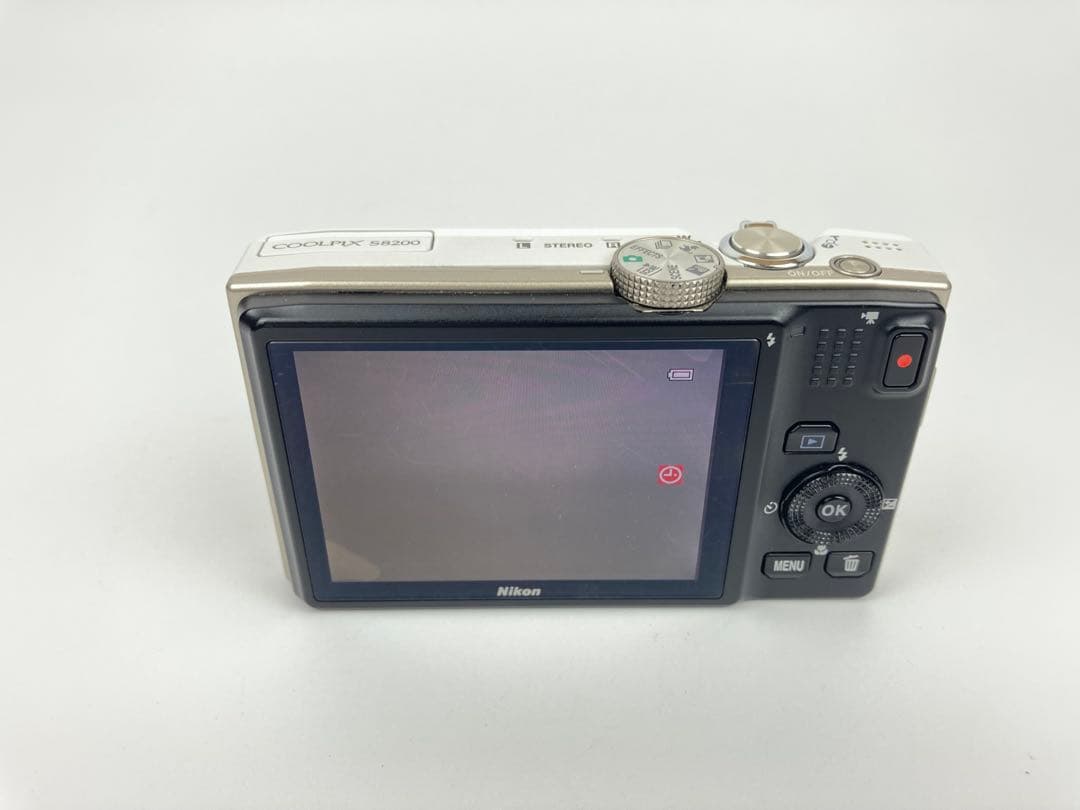 【極美品】Nikon COOLPIX S8200 ホワイト コンデジ