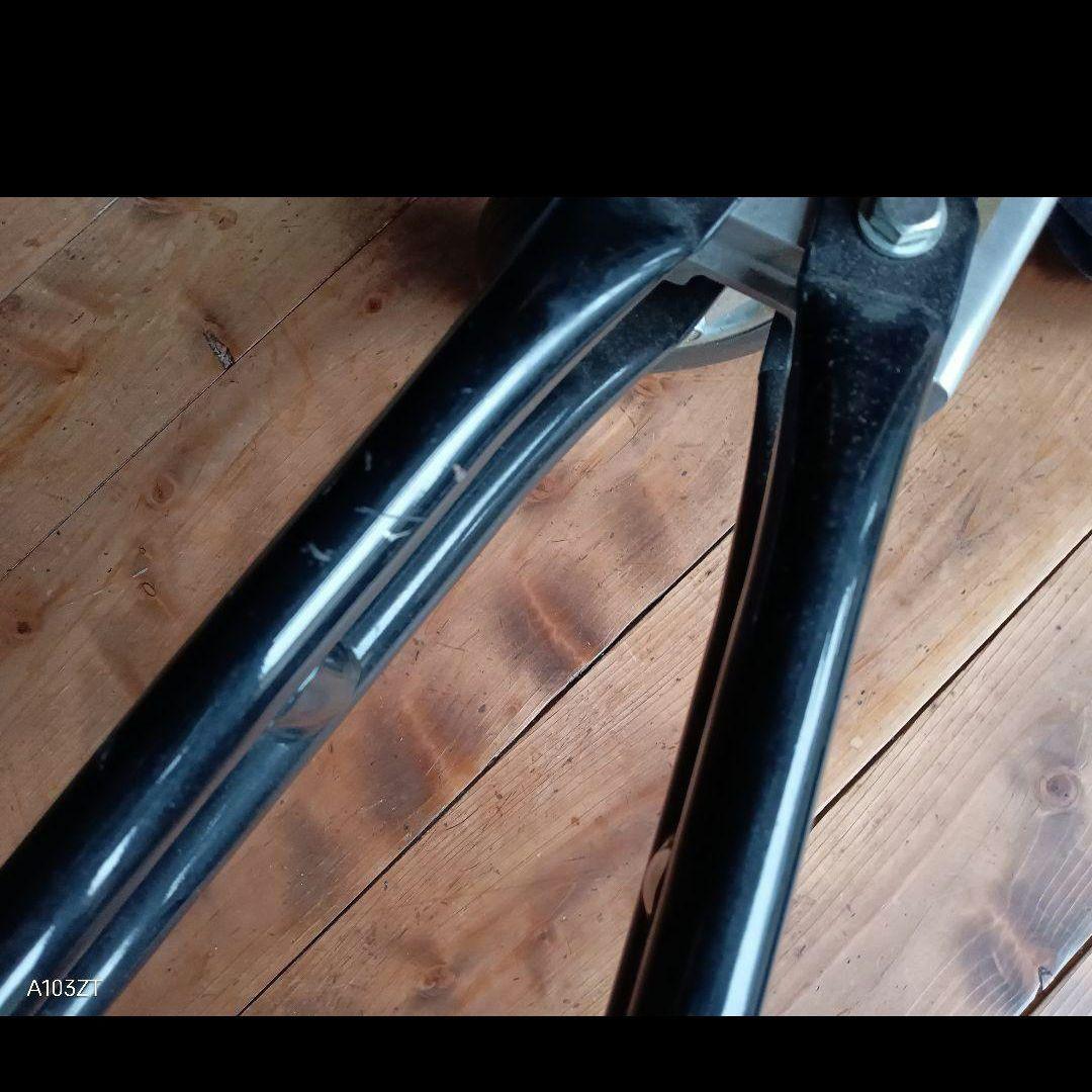 7::::歩行器　歩行補助具　シルバー　3輪　カワムラ　リハビリ　折り畳み