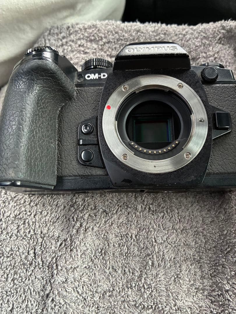 （OLYMPUS）のデジタル一眼カメラ「OM-D E-M1」の初代モデル