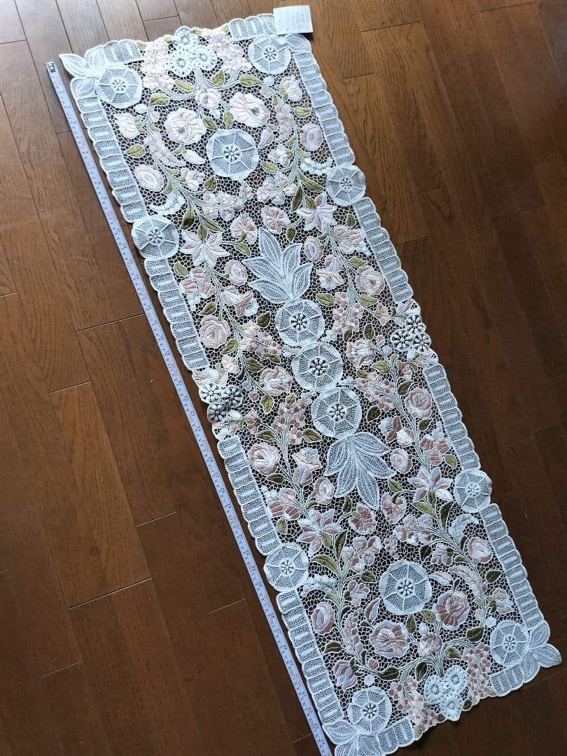 ハンガリーカロチャ刺繍テーブルセンター 約140cm x 48cm