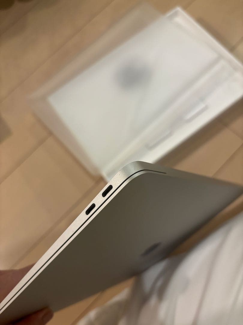 Apple MacBook Air (M1, 2020) 8G初期化済新品に近い