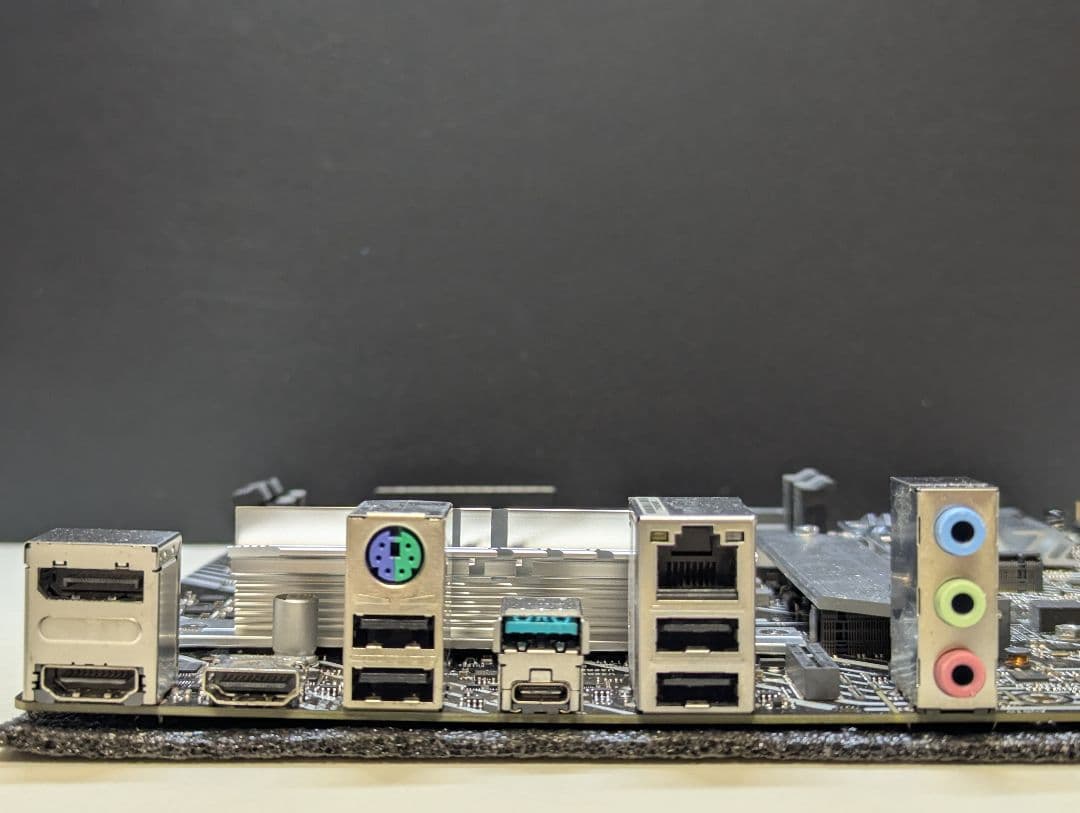 マザーボード ASUS M560-A