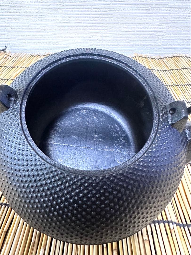 未使用品相当　南部岩鋳造　１２型アラレ　南部鉄瓶　南部鉄器　鉄瓶