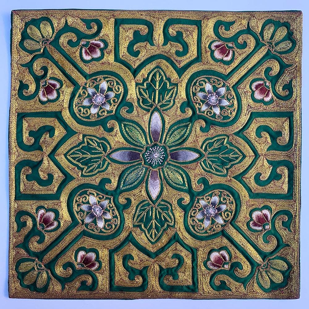 【繍】　★ 織繍 緑色綢地繍花卉紋敷片 ★　民国期　梅花梅葉 刺繍文様　明清繍品