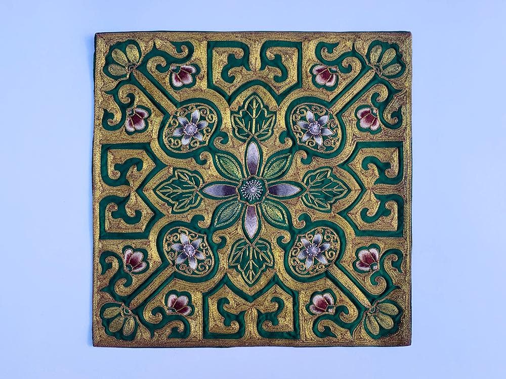 【繍】　★ 織繍 緑色綢地繍花卉紋敷片 ★　民国期　梅花梅葉 刺繍文様　明清繍品