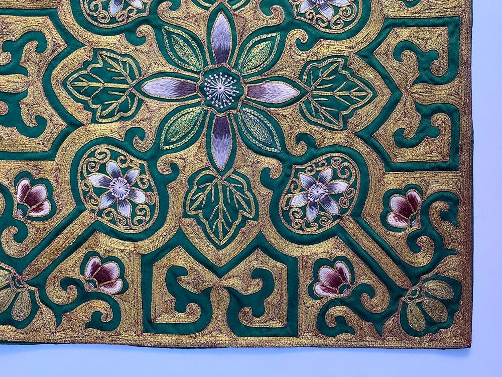 【繍】　★ 織繍 緑色綢地繍花卉紋敷片 ★　民国期　梅花梅葉 刺繍文様　明清繍品