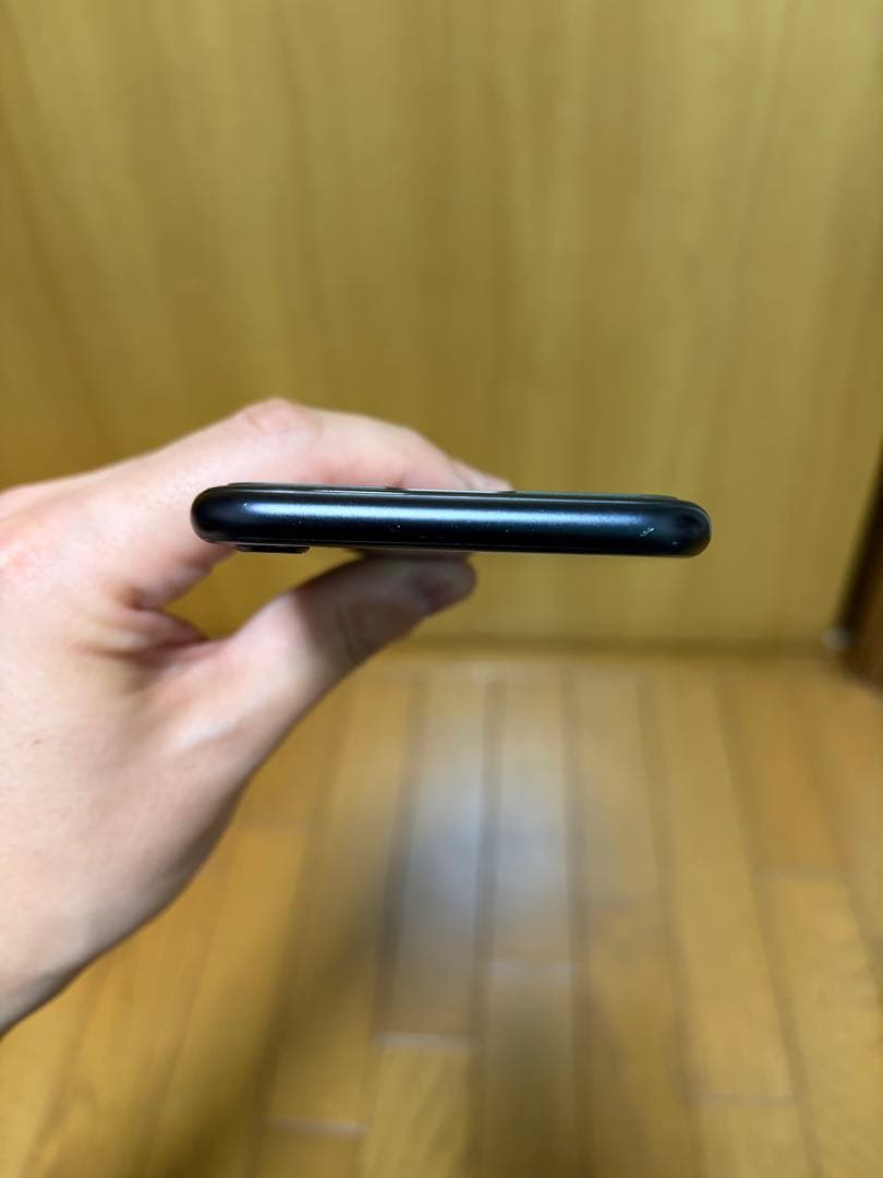 Apple iPhone SE 第二世代　ブラック　64GB