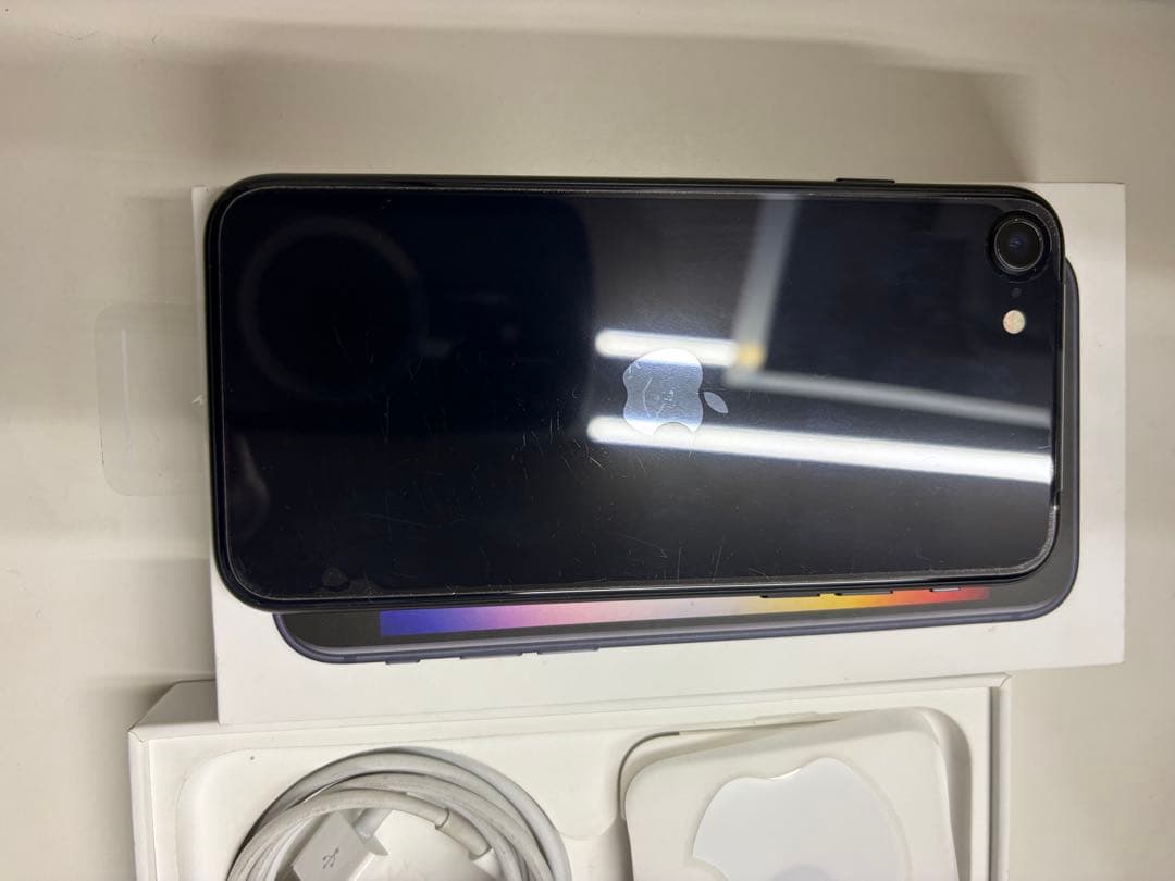 Apple iPhone SE 第三世代 本体　ブラック