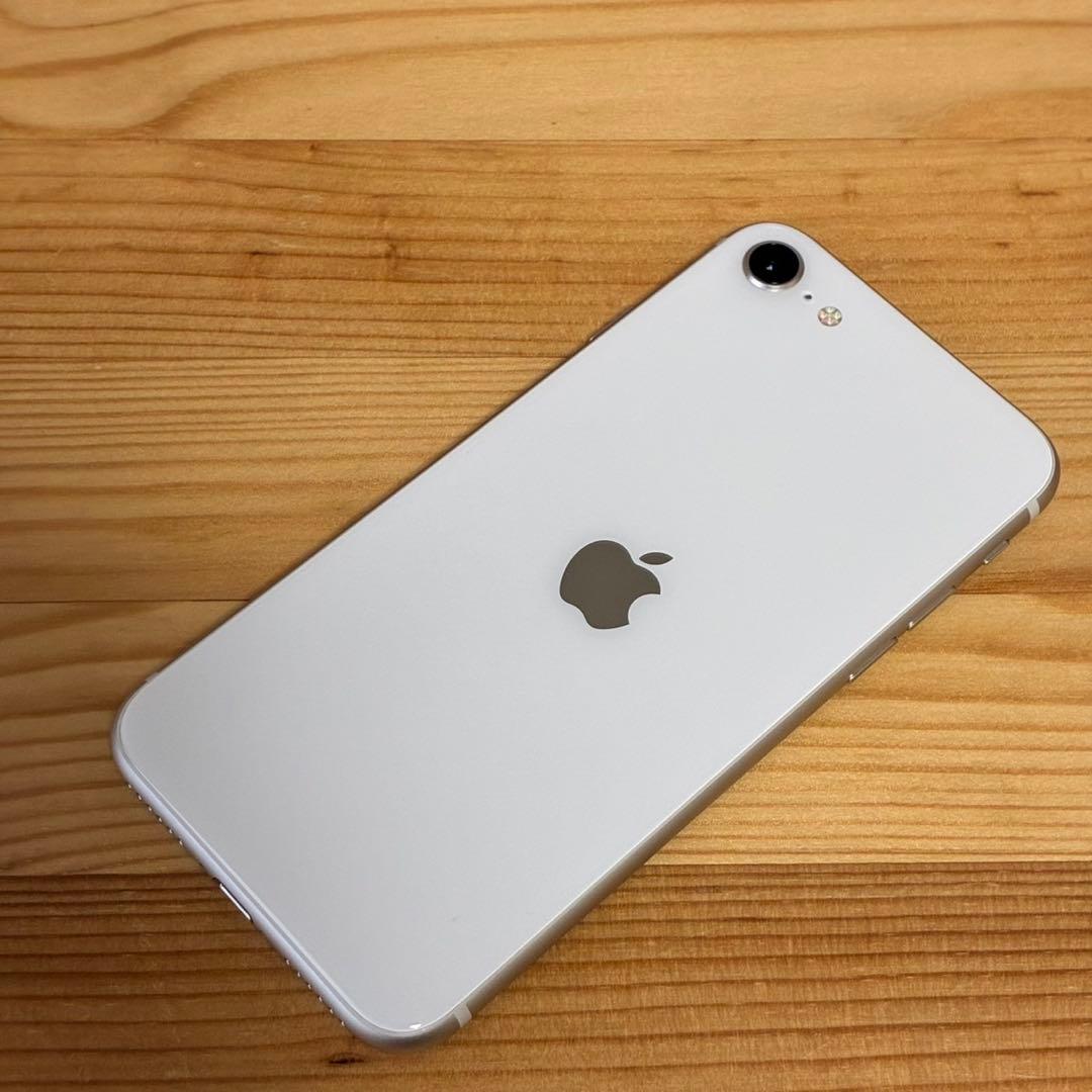 た*ろ様 バッテリー新品　iPhoneSE第3世代64GB SIMフリー　美品
