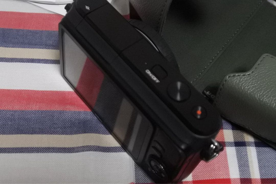 花*様 Nikon S1 ミラーレス一眼カメラ 本体と付属品