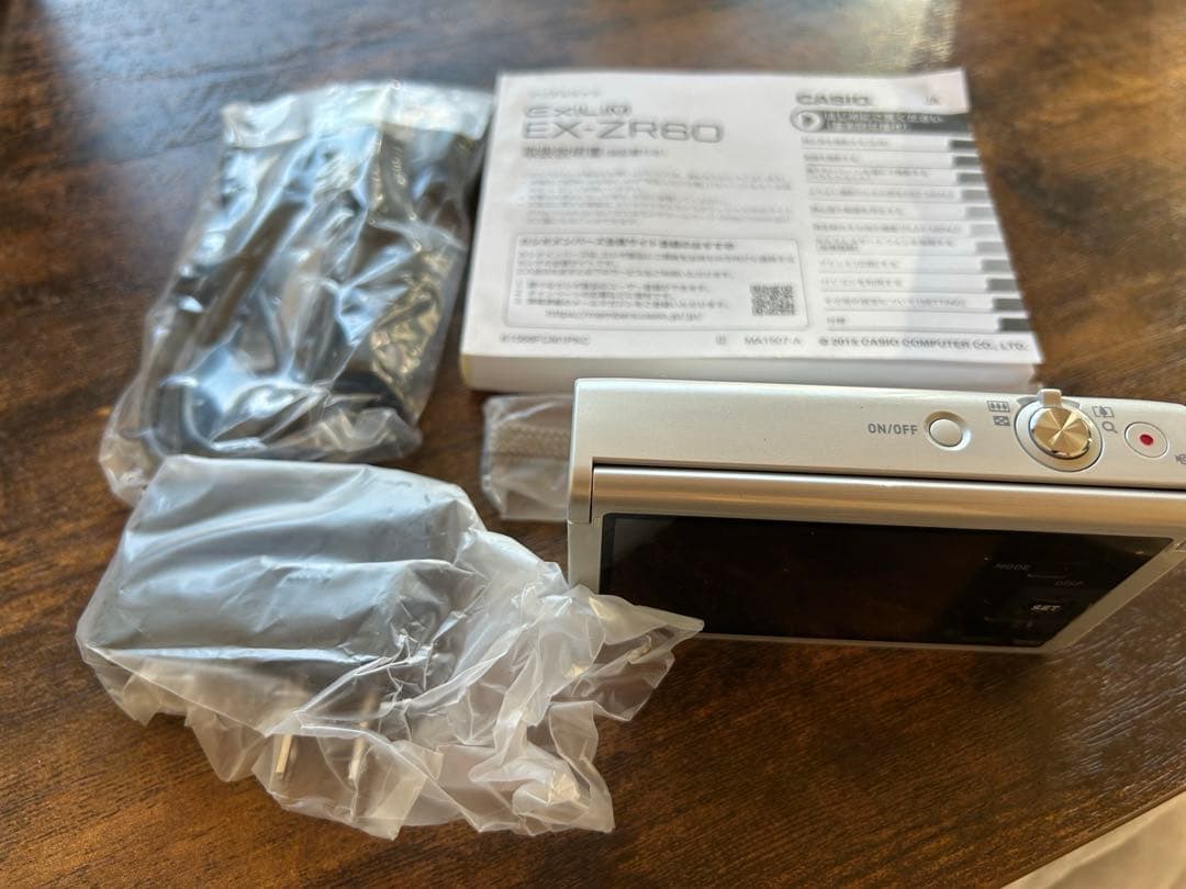 ちゃいな　コンパクトデジタルカメラ ホワイト