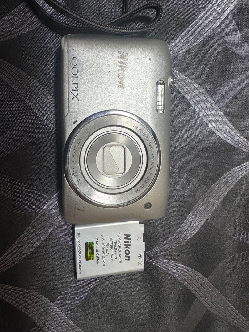 コンパクトデジタルカメラ　NIKON COOLPIX S3500
