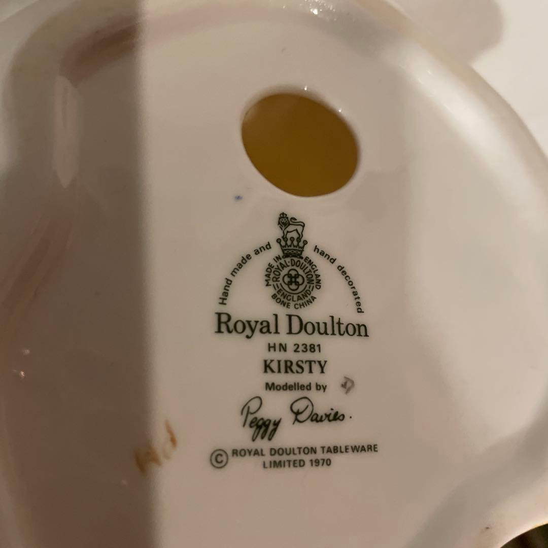 ロイヤルドルトン  　フィギュリン　１９７０　陶磁器人形
