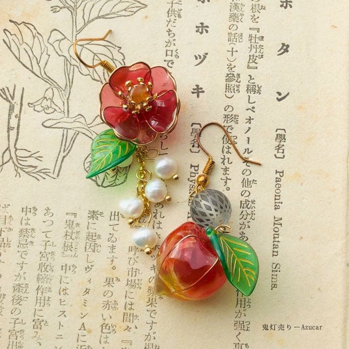 赤椿と紅オレンジ鬼灯の和風ピアス　イヤリング　(天然石レッドメノウ)